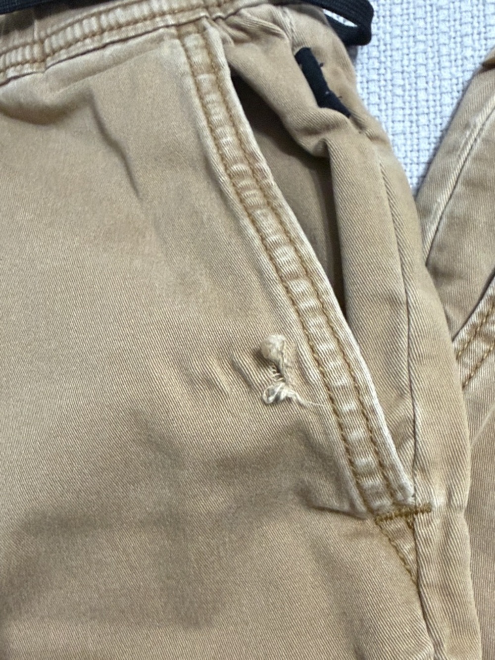 Hollister Men’s Drawstring Chino Shorts in Khaki & Stone - Picture 10 of 16